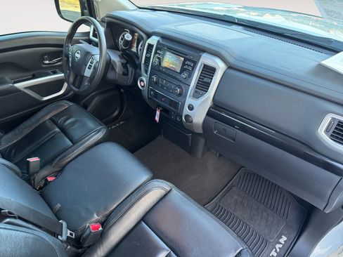 Used 2017 Nissan Titan SV image 15