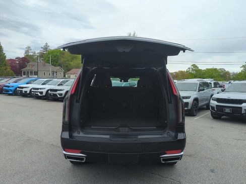 Used 2022 Cadillac Escalade Luxury AWD/4WD image 33