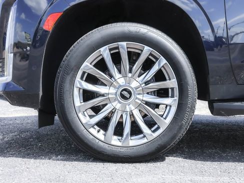 Used 2023 Cadillac Escalade Premium Luxury AWD/4WD image 19