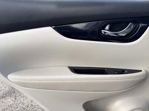 Certified 2018 Nissan Rogue Sport SV image 12