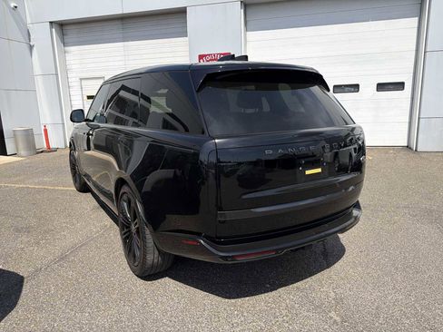 Used 2023 Land Rover Range Rover Long Wheelbase SE image 4