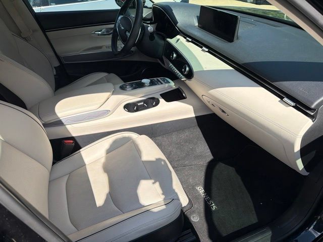 Used 2022 Genesis GV70 2.5T w/ Advanced Package AWD/4WD image 5