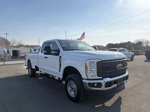 Certified 2025 Ford F250 XL w/ XL Chrome Package image 3