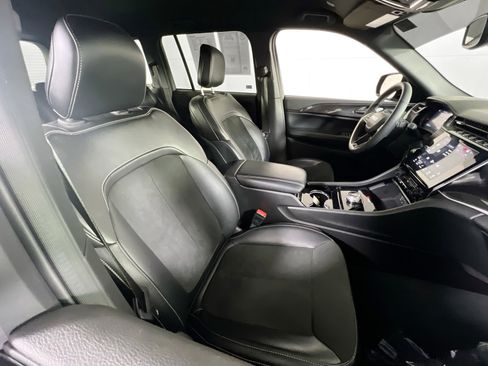 Used 2023 Jeep Grand Cherokee Altitude AWD/4WD image 26
