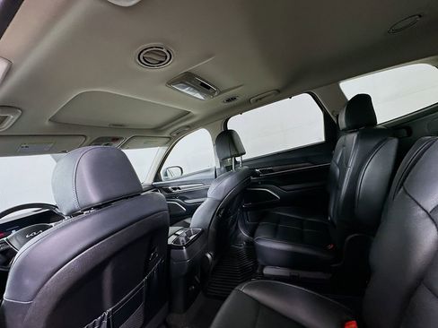 Used 2024 Kia Telluride EX w/ EX Captain's Chair Package image 13