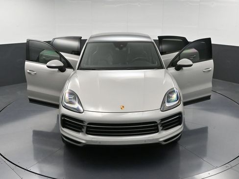 Certified 2023 Porsche Cayenne Platinum Edition image 35