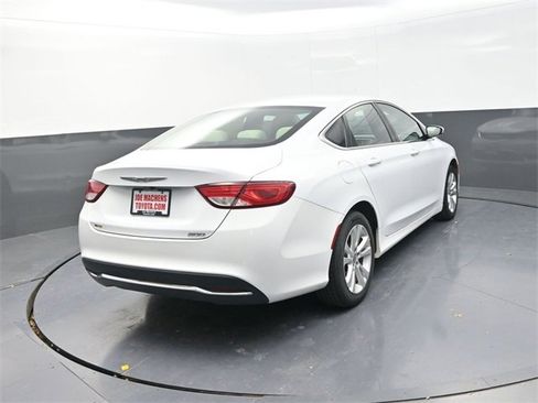 Used 2016 Chrysler 200 Limited image 7