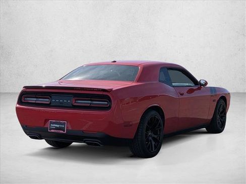 Used 2016 Dodge Challenger R/T image 5