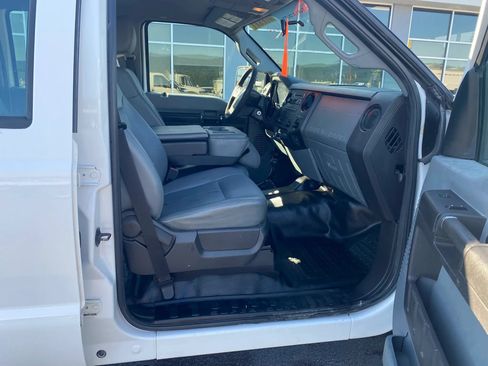 Used 2013 Ford F550 4x4 Crew Cab Super Duty w/ Payload Upgrade Pkg image 19
