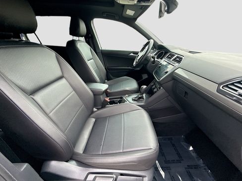 Certified 2020 Volkswagen Tiguan SE R-Line image 30