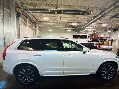 Used 2017 Volvo XC90 T6 Momentum w/ Vision Package image 4