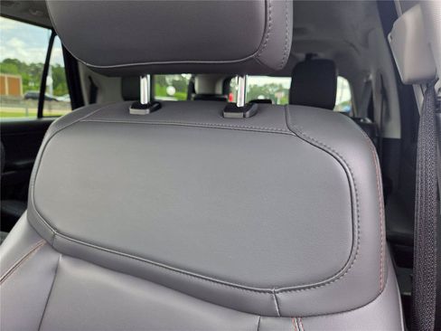 Used 2025 Ford Expedition Max Active AWD/4WD image 19