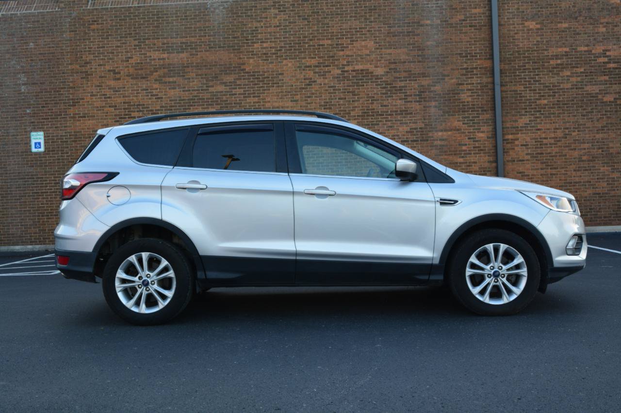 Used 2018 Ford Escape SE FWD image 4