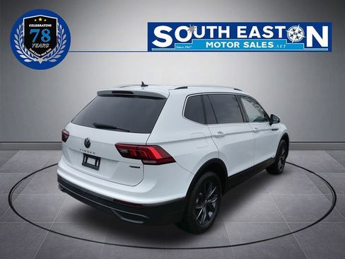 Used 2022 Volkswagen Tiguan SE w/ Panoramic Sunroof Package image 6