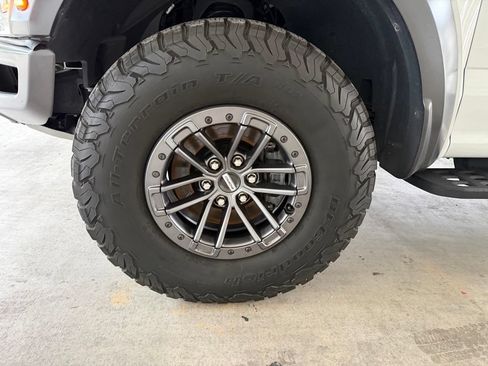 Used 2019 Ford F150 Raptor w/ Equipment Group 802A Luxury AWD/4WD image 14