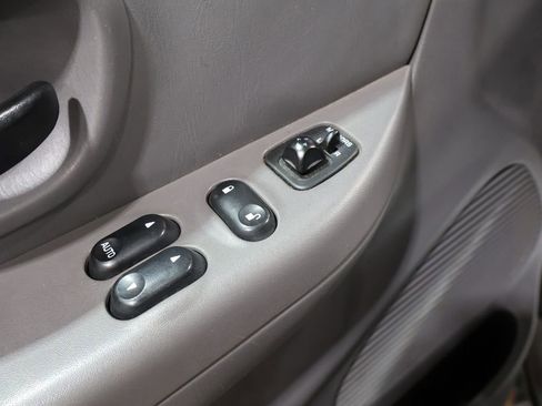 Used 2004 Ford F150 XLT image 11