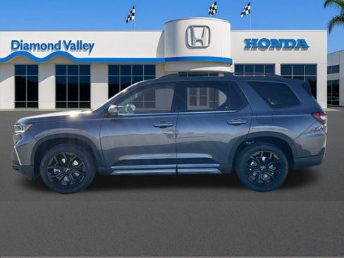 New 2025 Honda Pilot Touring image 6