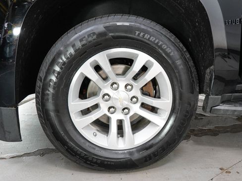 Used 2017 Chevrolet Suburban LT AWD/4WD image 31