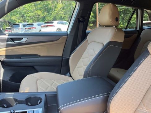 New 2025 Volkswagen Atlas Cross Sport SE image 10