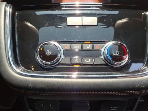 Used 2019 Lincoln Navigator Reserve AWD/4WD image 15