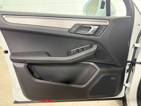 Certified 2026 Porsche Macan image 22