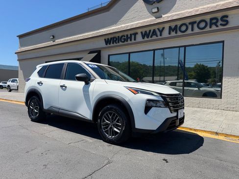 Used 2024 Nissan Rogue S FWD image 1