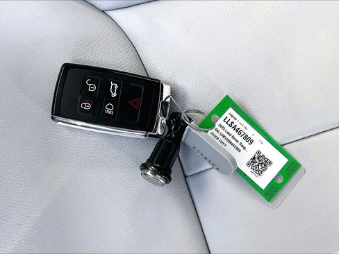 Used 2025 Land Rover Range Rover Sport AWD/4WD image 11