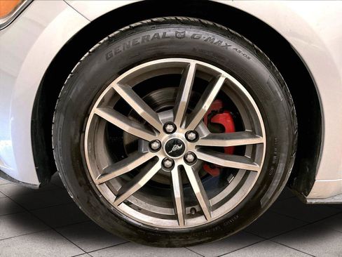 Used 2016 Ford Mustang Premium image 9