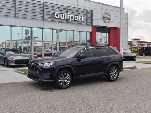 Used 2020 Toyota RAV4 XLE Premium FWD image 2