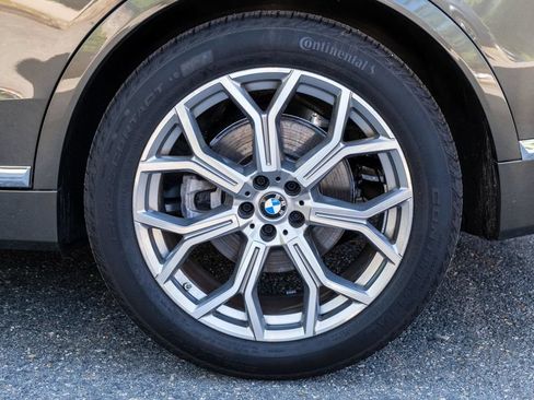 Used 2025 BMW X7 xDrive40i w/ Premium Package AWD/4WD image 34