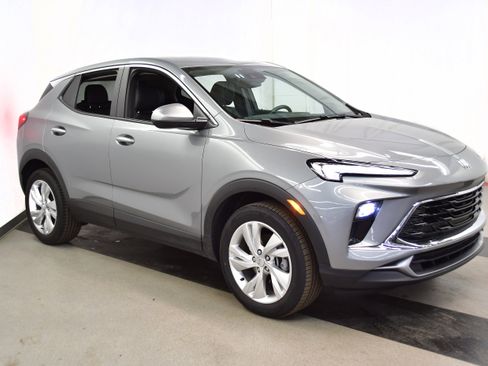 Used 2025 Buick Encore GX Preferred FWD image 2