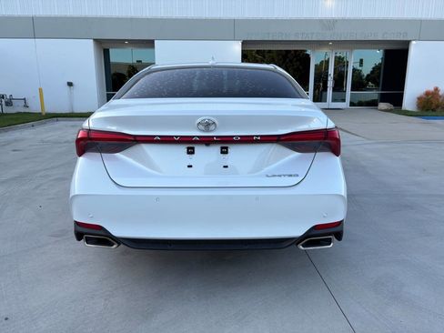 Used 2019 Toyota Avalon Limited w/ Advanced Safety Package FWD image 5