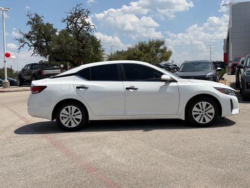 Certified 2025 Nissan Sentra S FWD image 4