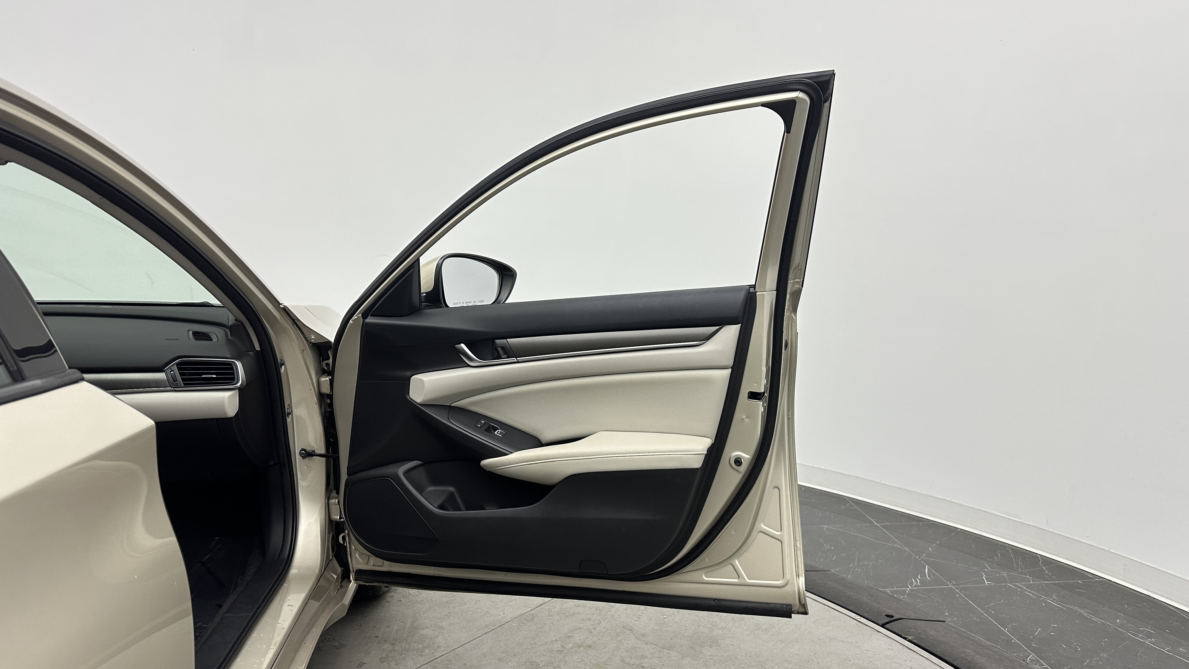 Used 2018 Honda Accord LX image 29
