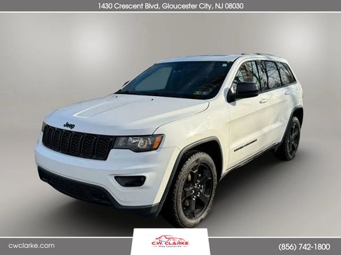 Used 2018 Jeep Grand Cherokee Laredo image 1