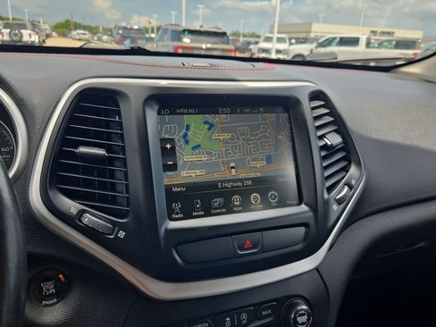 Used 2016 Jeep Cherokee Trailhawk w/ Comfort/Convenience Group AWD/4WD image 22