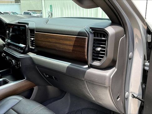 Used 2023 Chevrolet Silverado 1500 High Country w/ High Country Premium Package AWD/4WD image 19