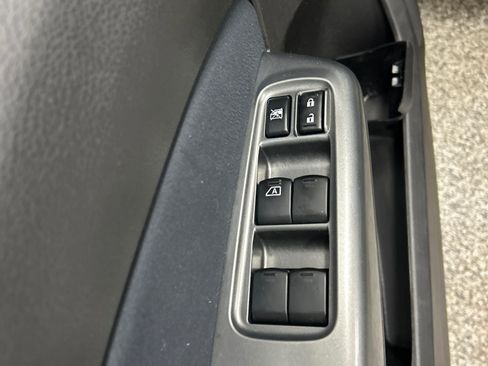 Used 2011 Subaru Forester 2.5X Limited image 9