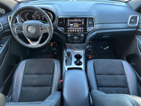 Used 2019 Jeep Grand Cherokee Altitude AWD/4WD image 13