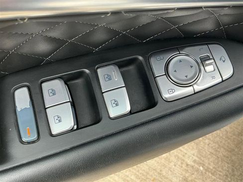 Used 2019 Genesis G70 2.0T Advanced w/ Sport Package image 30