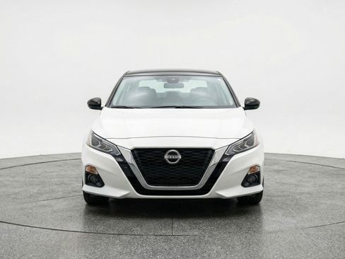 Used 2025 Nissan Altima 2.5 SV image 2