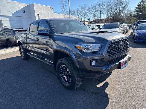 Used 2022 Toyota Tacoma TRD Sport image 3