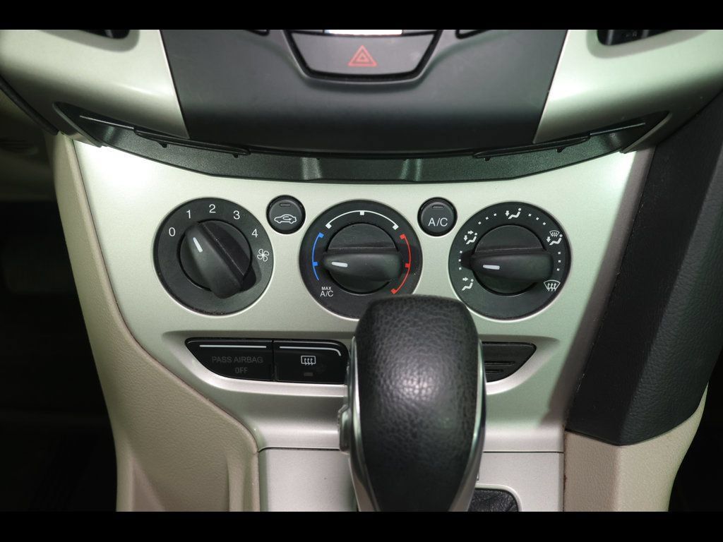 Used 2013 Ford Focus SE FWD image 18