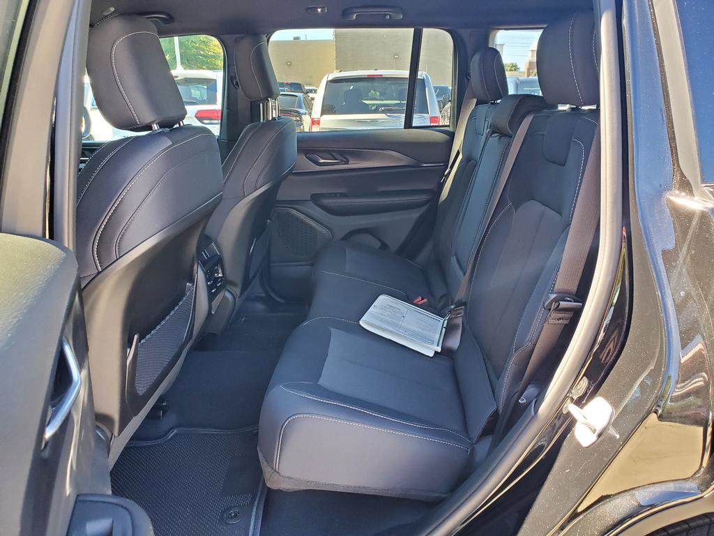 New 2026 Jeep Grand Cherokee Laredo w/ MOPAR Finishing Package AWD/4WD image 7