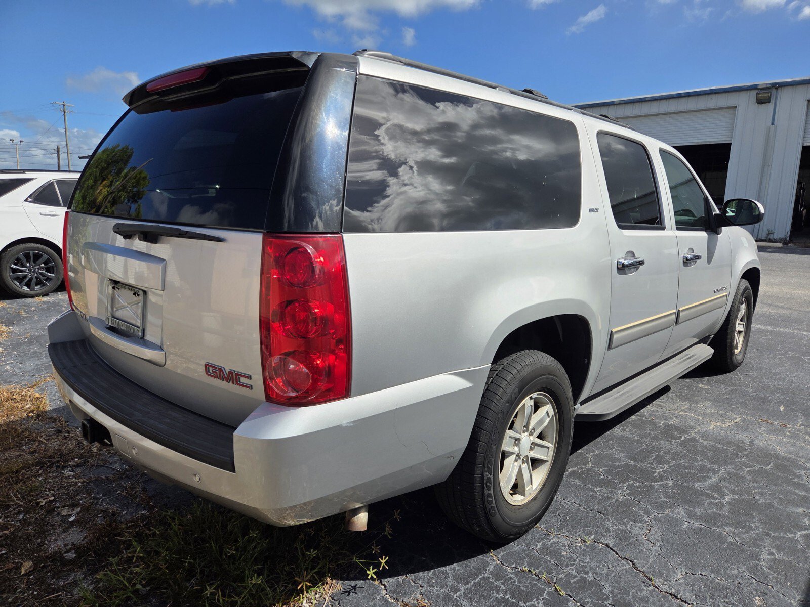 Used 2014 GMC Yukon XL SLT RWD image 4