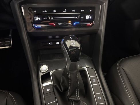 Used 2023 Volkswagen Tiguan SE R-Line image 31