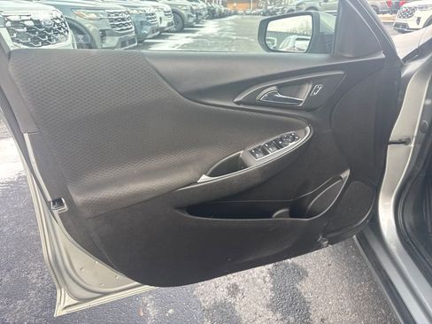Used 2025 Chevrolet Malibu LT image 24