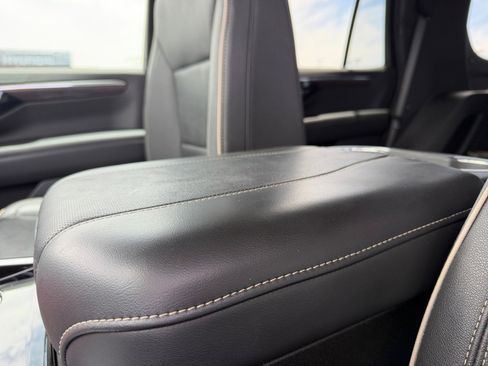 Used 2025 Chevrolet Tahoe Premier AWD/4WD image 15