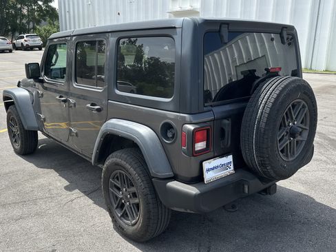 Used 2024 Jeep Wrangler Unlimited Sport AWD/4WD image 8