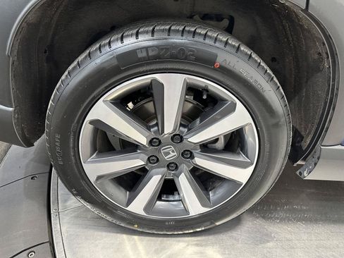 Certified 2024 Honda Pilot Touring image 11